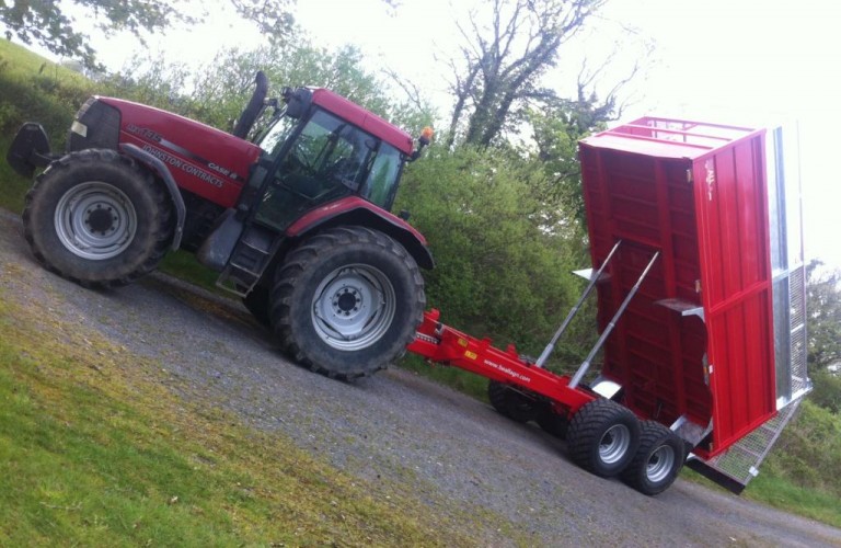 Silage trailer tipping